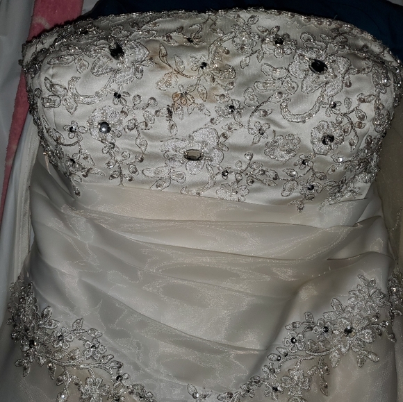 Wedding/Formal Gown New pics added - Picture 5 of 12